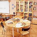 自作デザインできる組み立て家具「イキクッカ」で作った本棚付きデスク例4