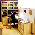 自作デザインできる組み立て家具「イキクッカ」で作った本棚付きデスク例9